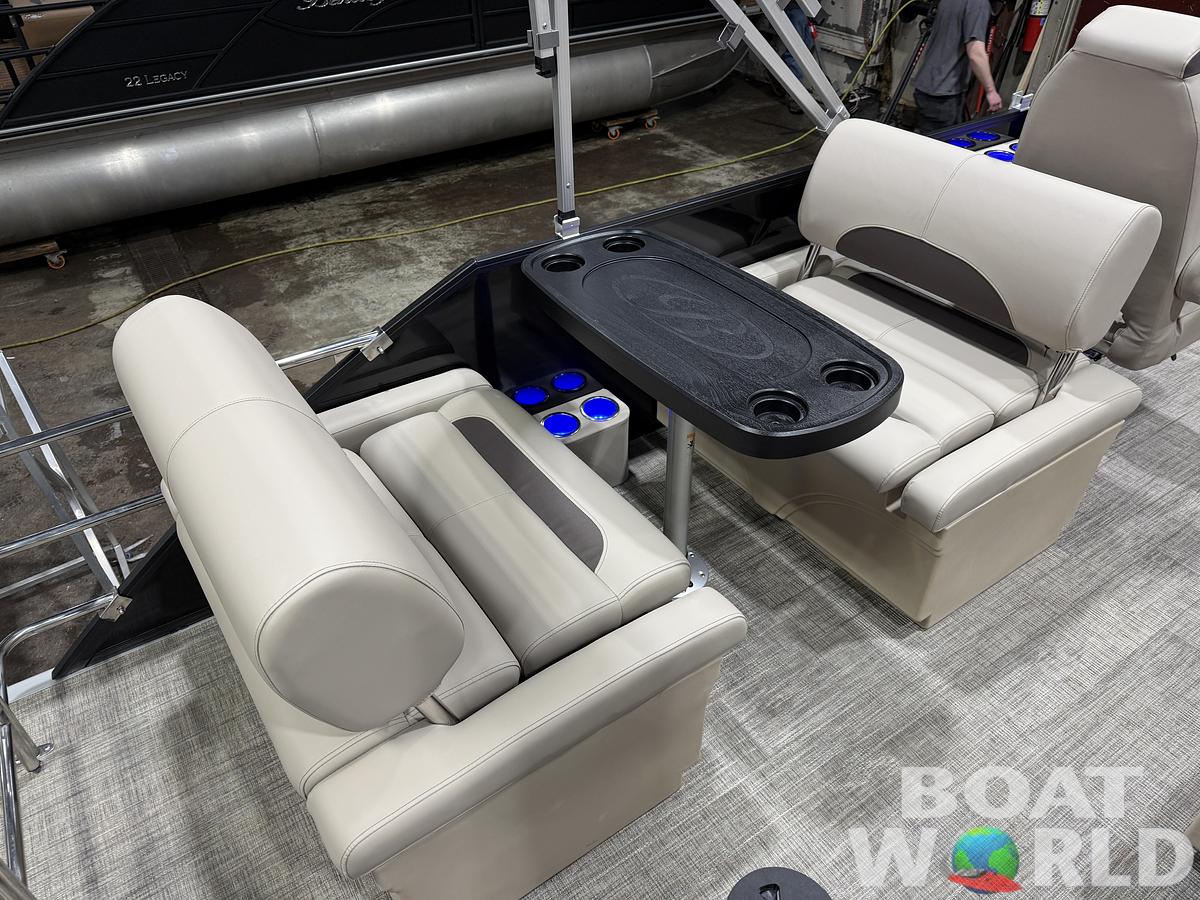 2026 Bentley Pontoons Legacy 223 QSB Swingback Tritoon 