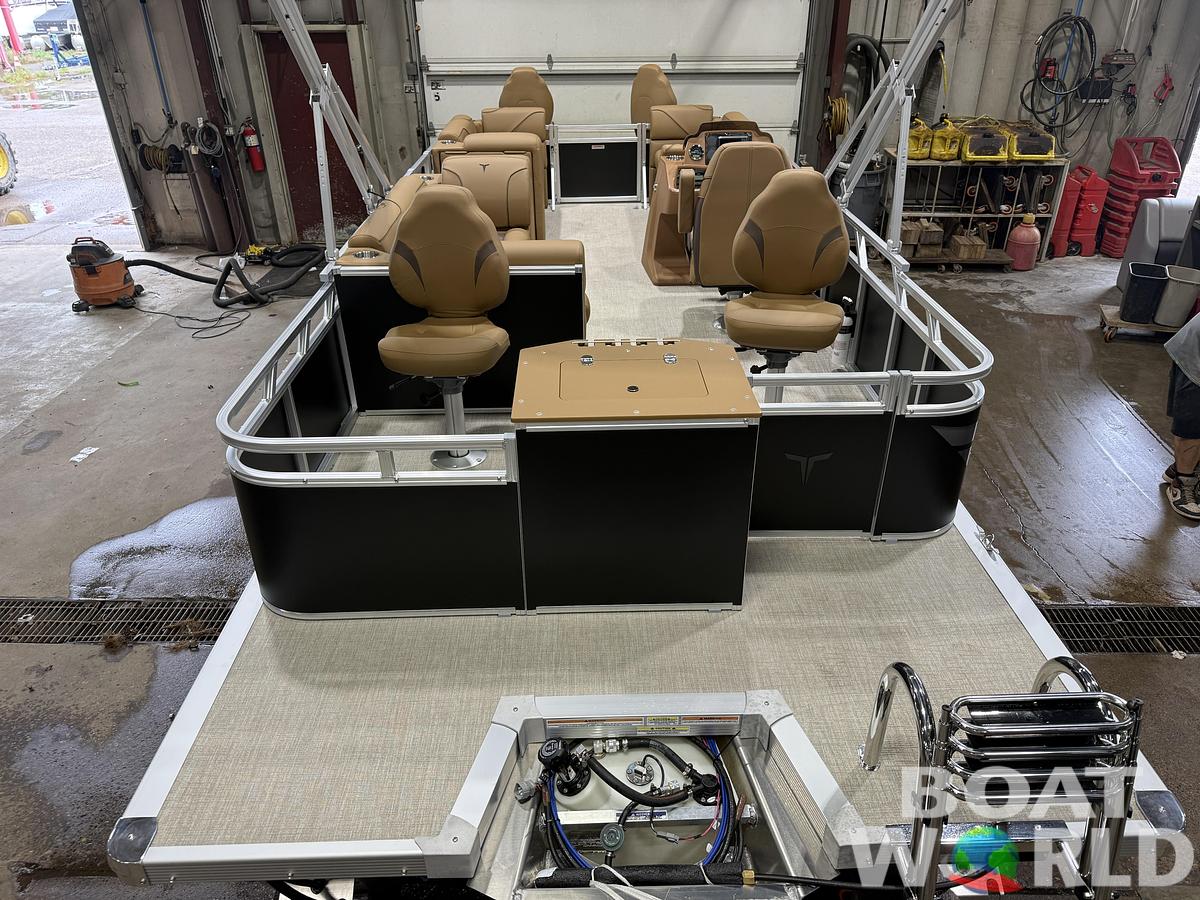 2027 Tahoe Sport Fish & Cruise 23E80 Pontoon $33995