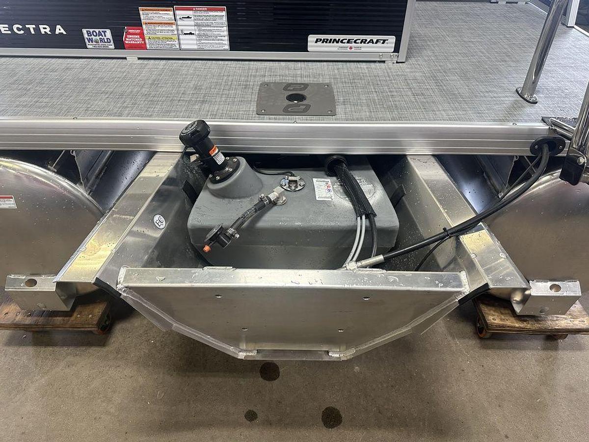 2025 Princecraft Vectra 21 RL Swingback Lounge Pontoon & Mercury 4-Stroke EFI