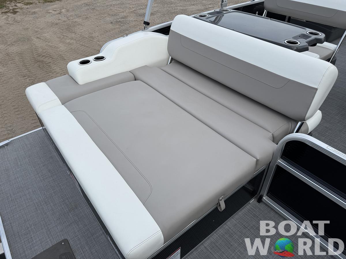 Used 2024 Princecraft Vectra 21 RL Dinette Swingback Pontoon