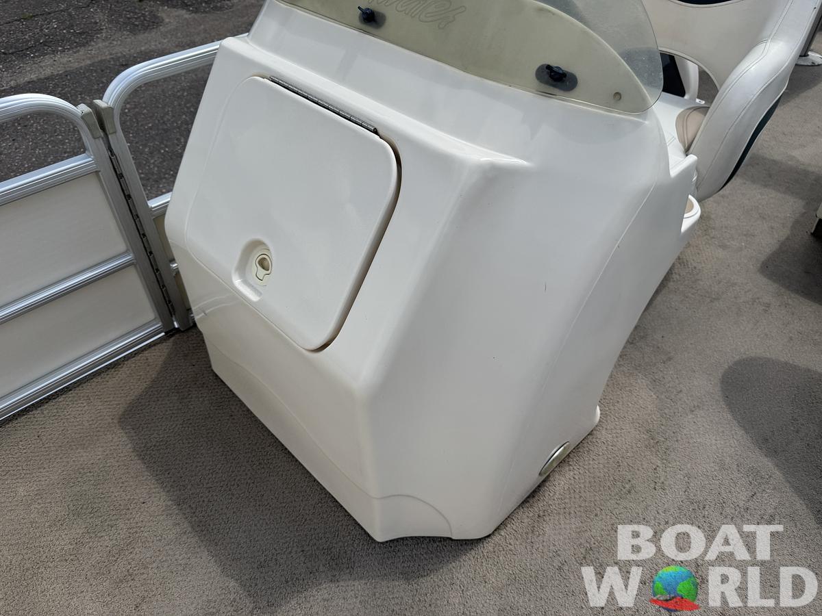 Used 2004 Sweetwater 2222 DF Pontoon WITH SEA LEGS