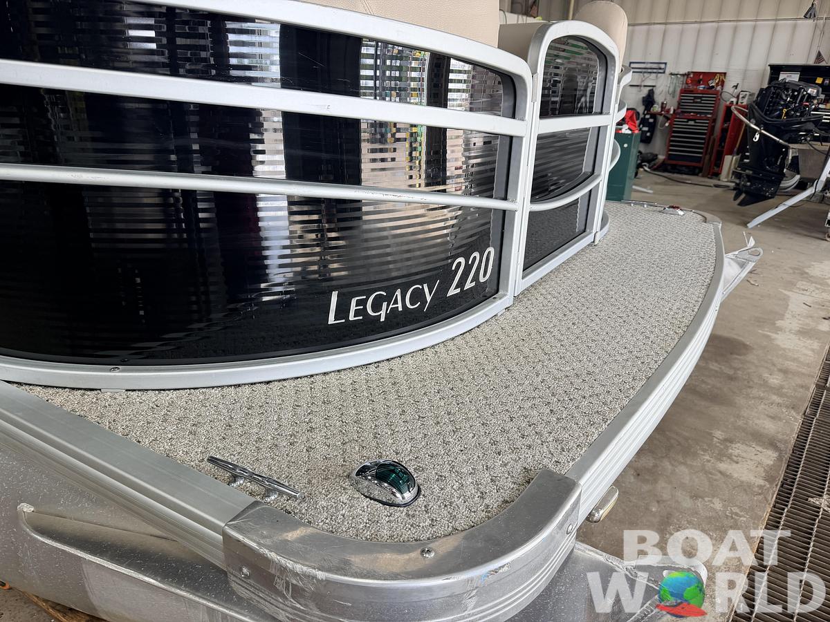 Used 2016 Weeres 220 Legacy & 90HP Yamaha 4Stroke -$19,995