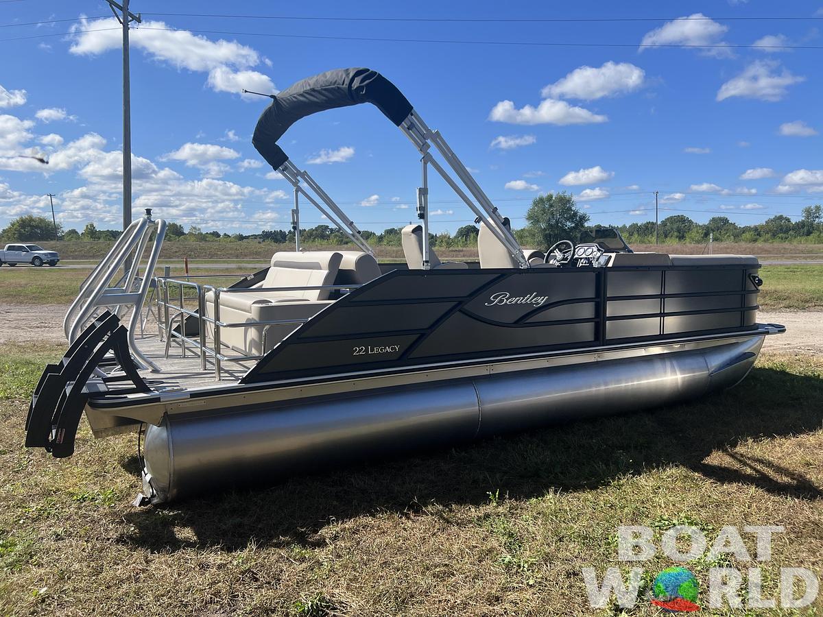 2026 Bentley Pontoons Legacy 223 Swingback Tritoon 