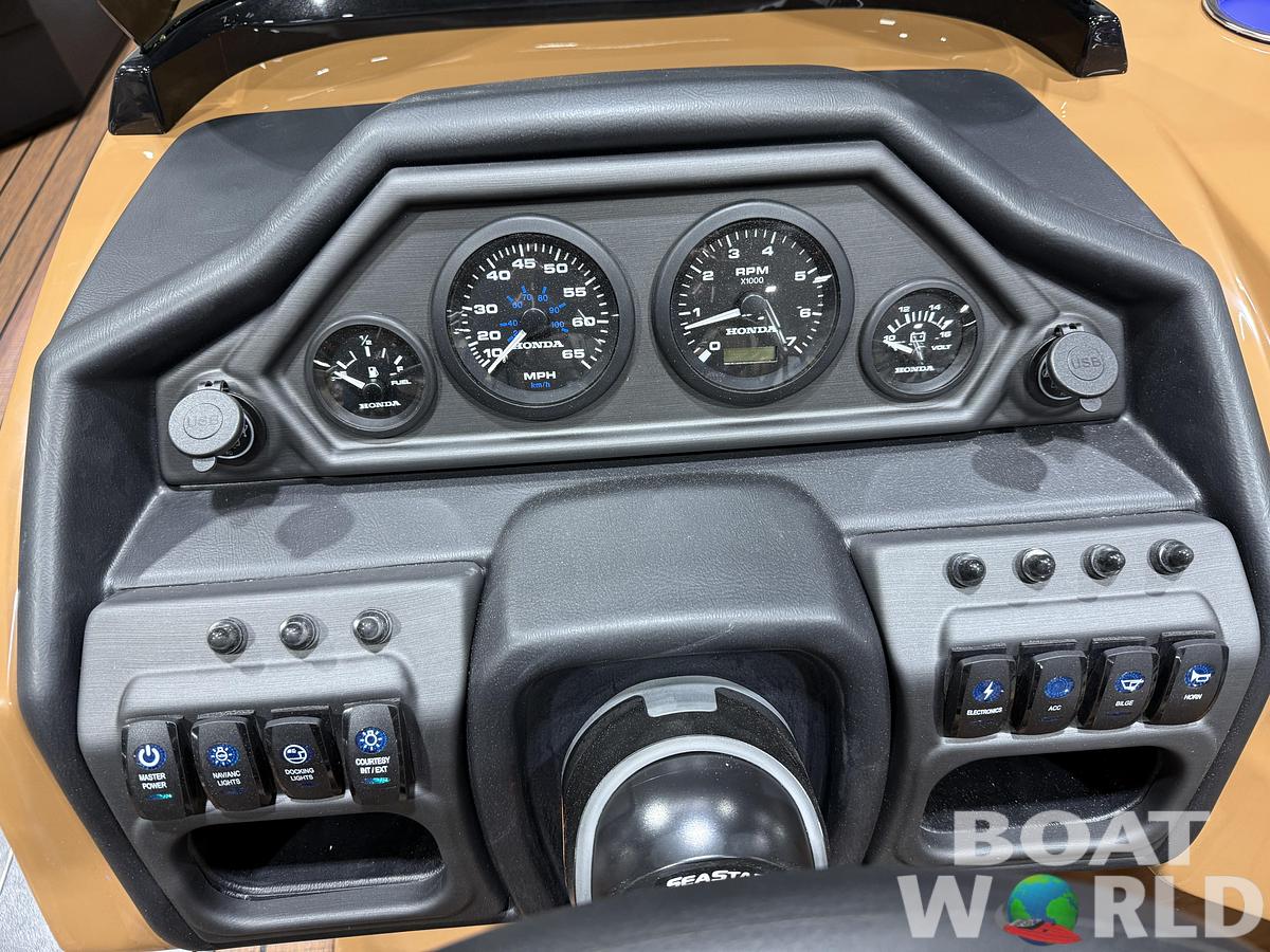 2026 Bentley Pontoons Legacy 223 Swingback Tritoon 