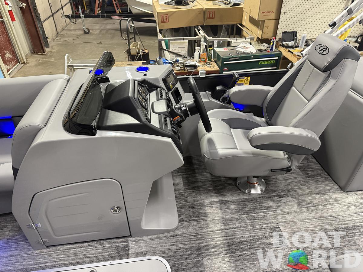 2026 Bentley Pontoons Legacy 223 Navigator Quad Lounge Tritoon 