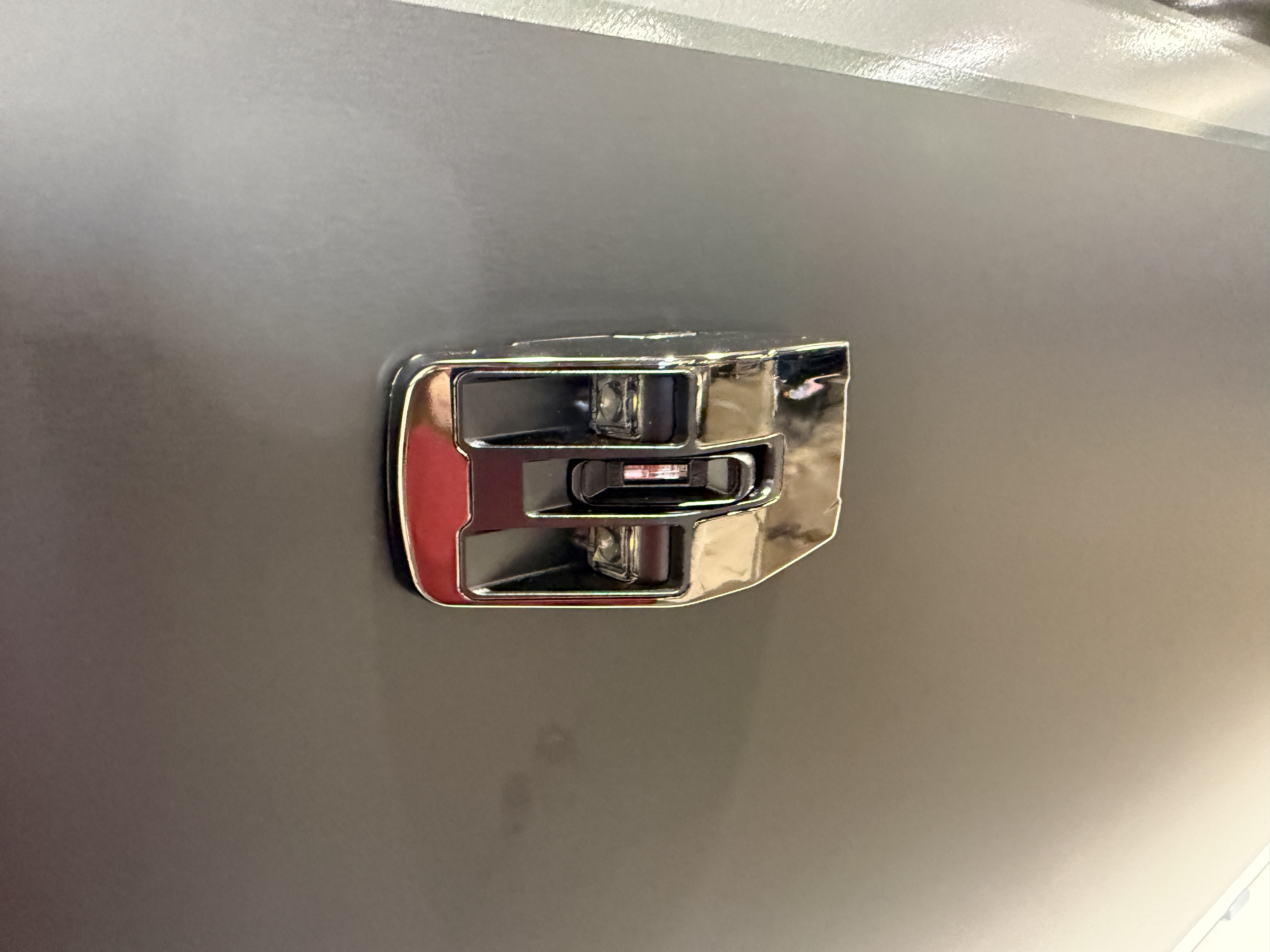 2027 Tahoe Sport VRB Premium 2385 Swingback & 4-Stroke $37995