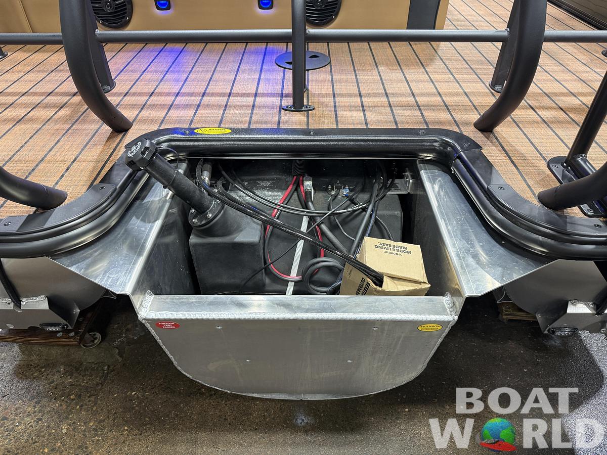 2026 Bentley Pontoons Elite 223 Swingback Tritoon