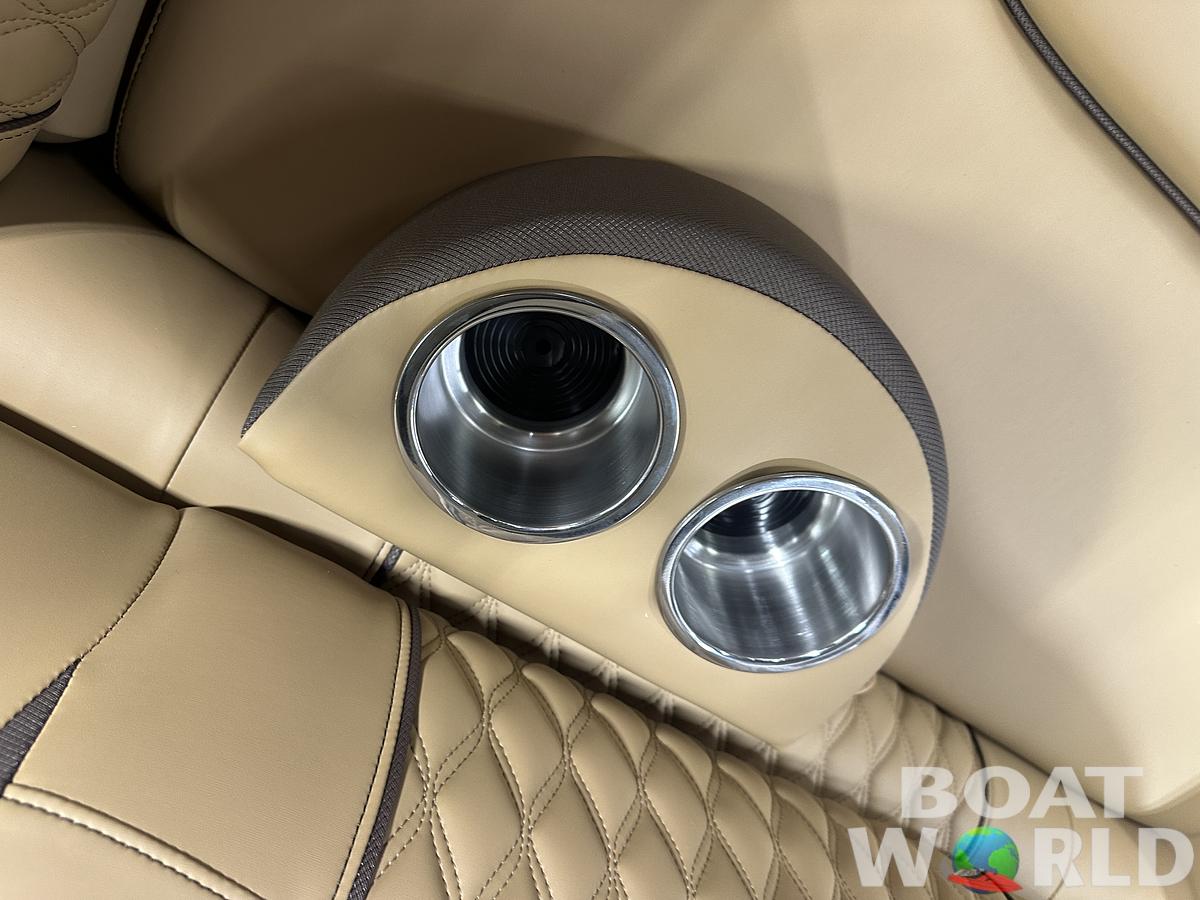 2025 Tahoe Pontoons Cascade 2385 Elite Cruise Tritoon & Honda 4-Stroke EFI