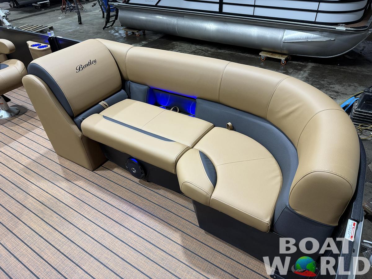 2026 Bentley Pontoons Legacy 220 Swingback 