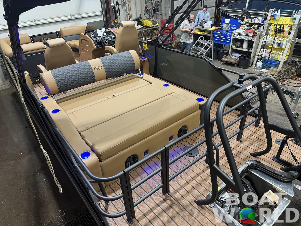 2026 Bentley Pontoons Elite 223 Swingback Tritoon