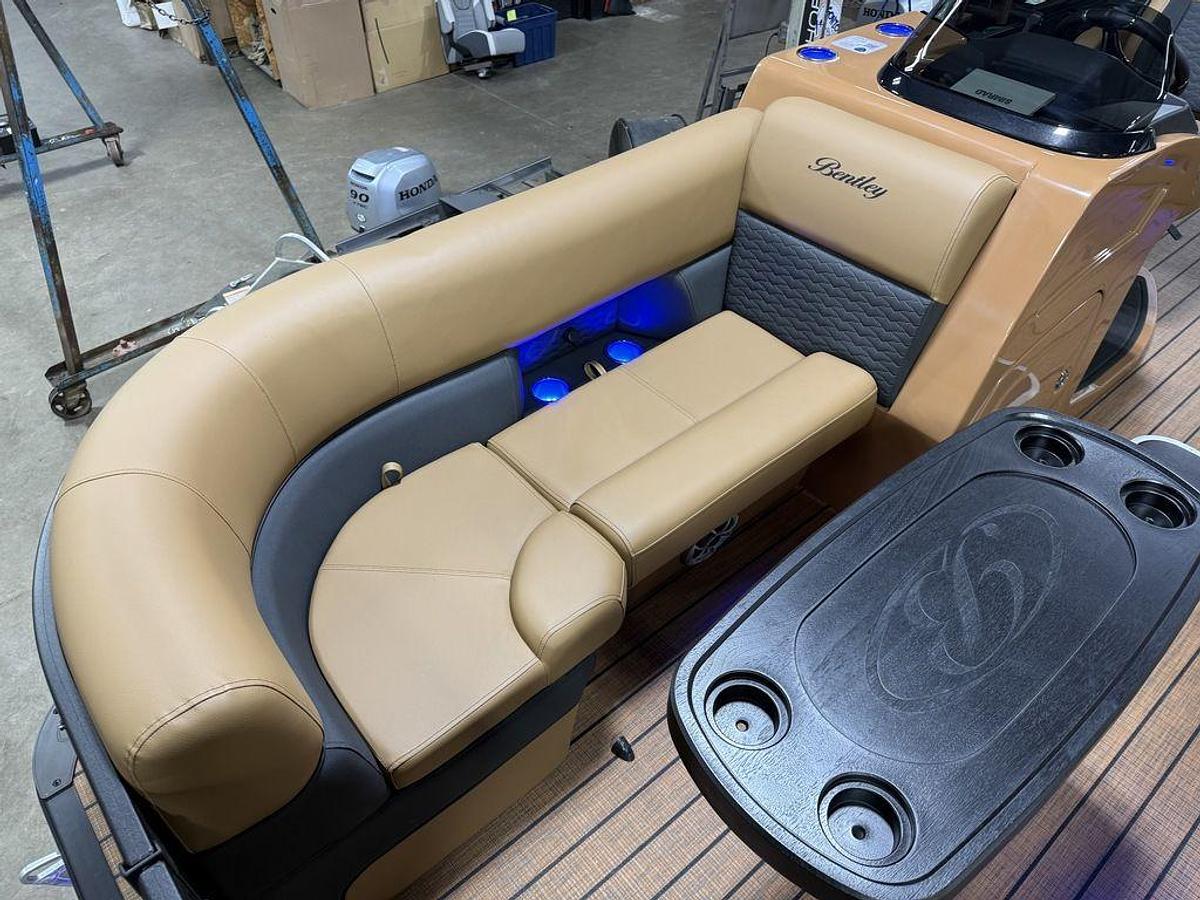 2025 Bentley Pontoons Elite 223 Swingback Tritoon & Honda 4-Stroke EFI