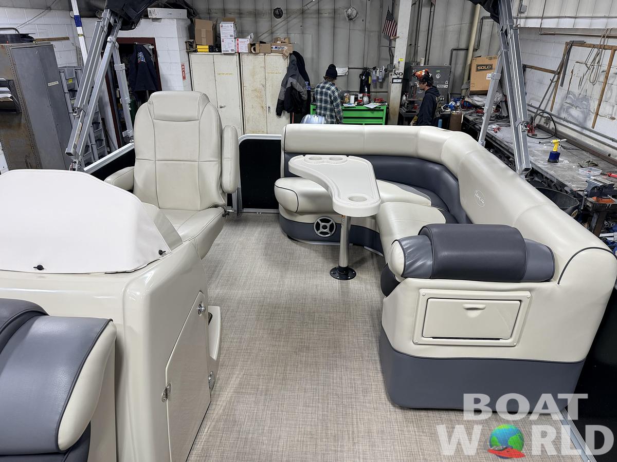 Used 2018 Premier 220 SunSpree