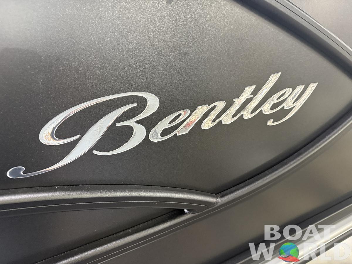 2026 Bentley Pontoons Legacy 223 Navigator Quad Lounge Tritoon 