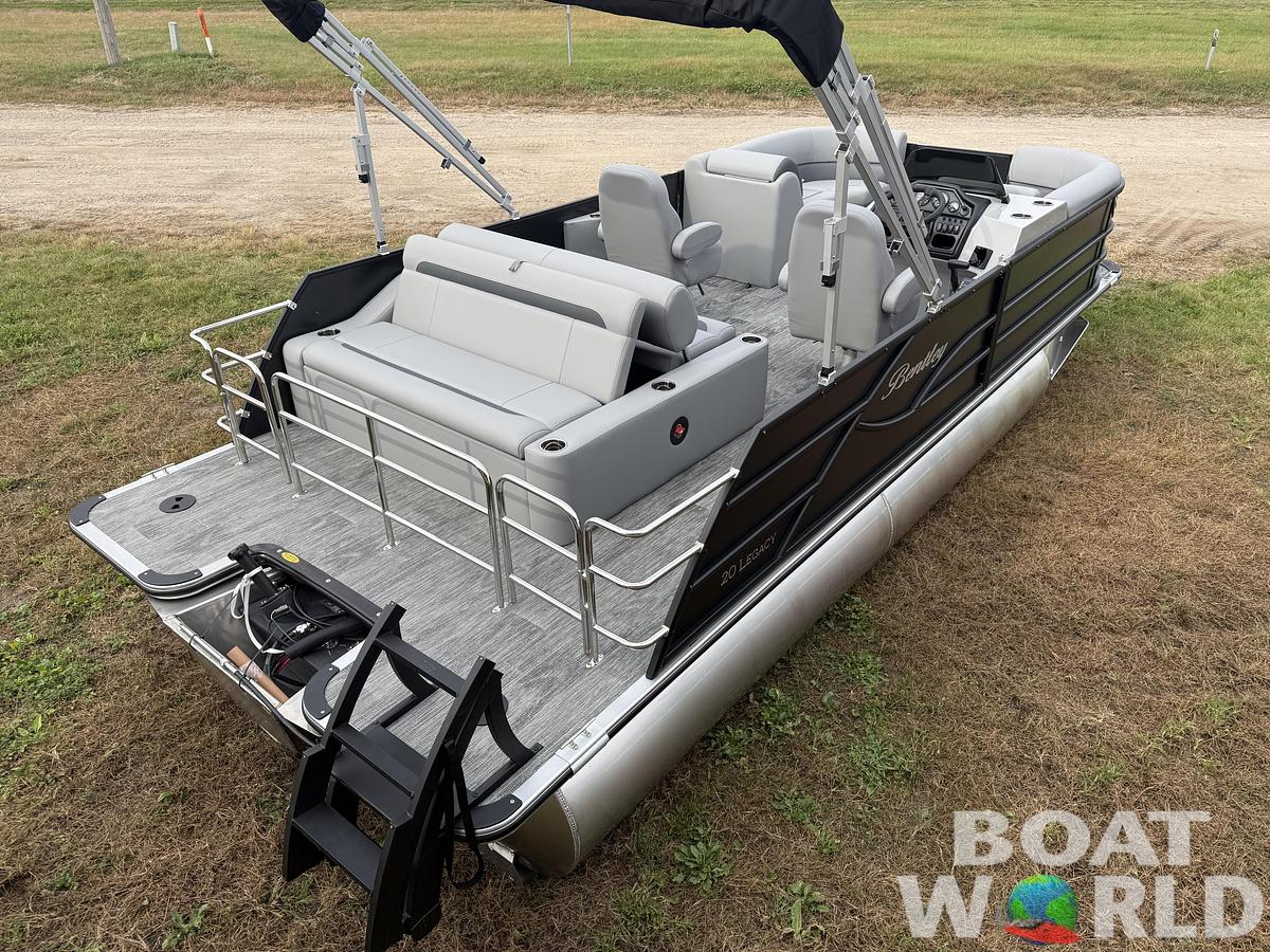 2025 Bentley Pontoons Legacy 200 Swingback