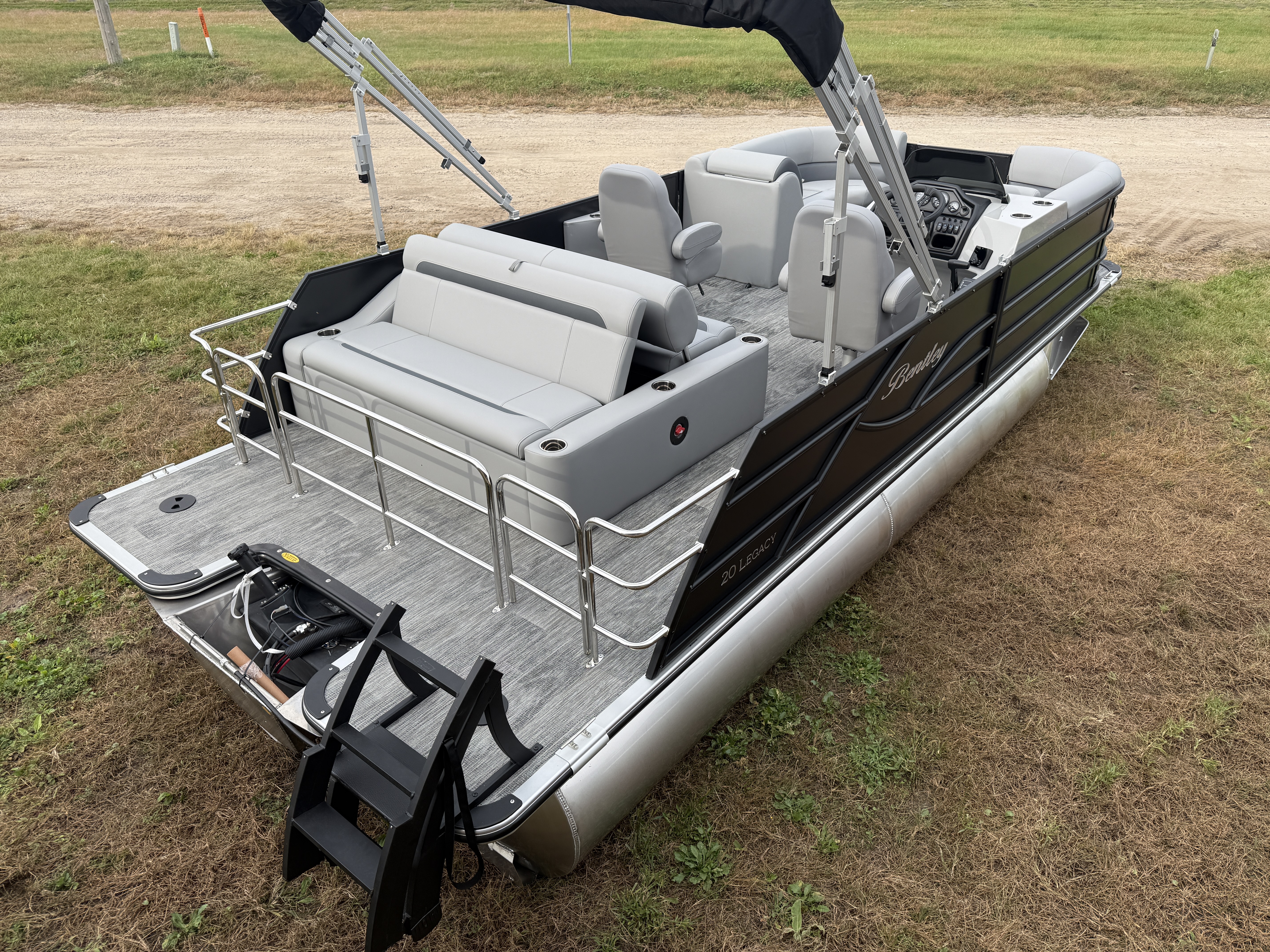 2025 Bentley Pontoons Legacy 200 Swingback