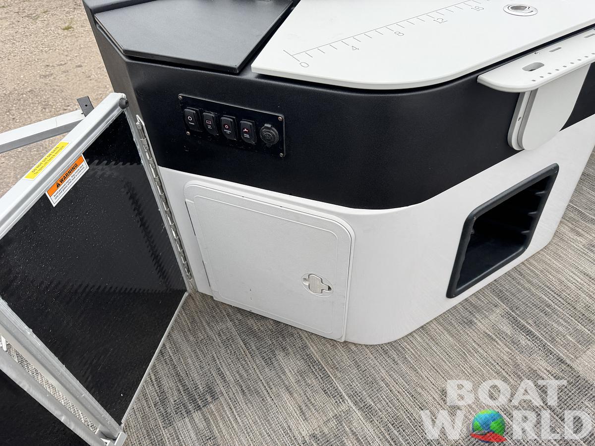 Used 2021 Sweetwater  2086 FX Pontoon