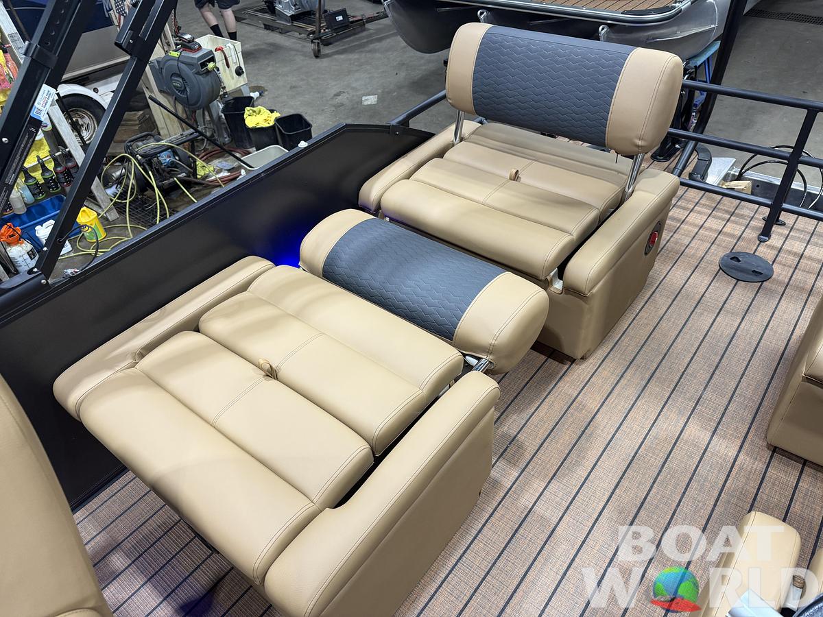 2026 Bentley Elite 223 Quad Swingback QSB Tritoon $64995