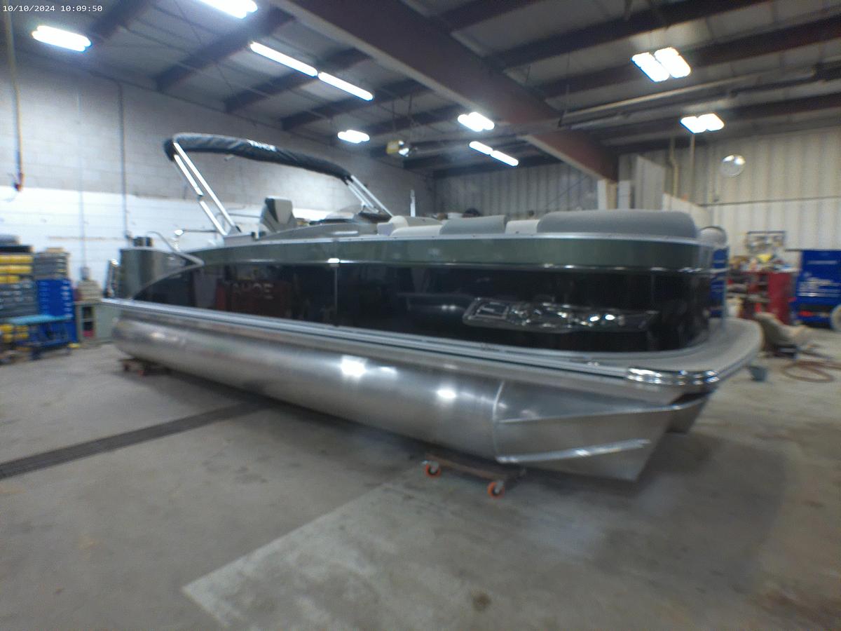 2025 Tahoe Pontoons Cascade 2385 Swingback Tritoon & 225HP 4-Stroke EFI