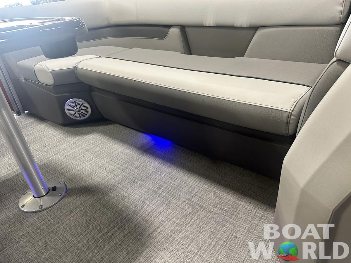 2025 Princecraft Vectra 23 RL SS Swingback Pontoon & Mercury 4-Stroke EFI