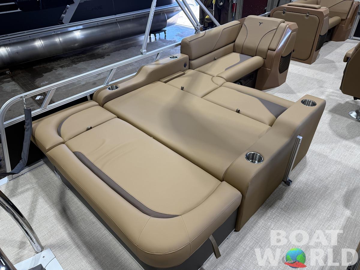 2027 Tahoe Sport VRB Premium 2385 Swingback & 4-Stroke $37995