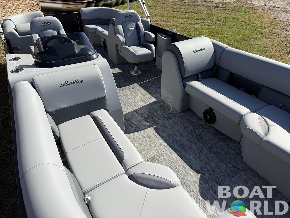 2026 Bentley Pontoons Legacy 220 Navigator Quad Lounge 