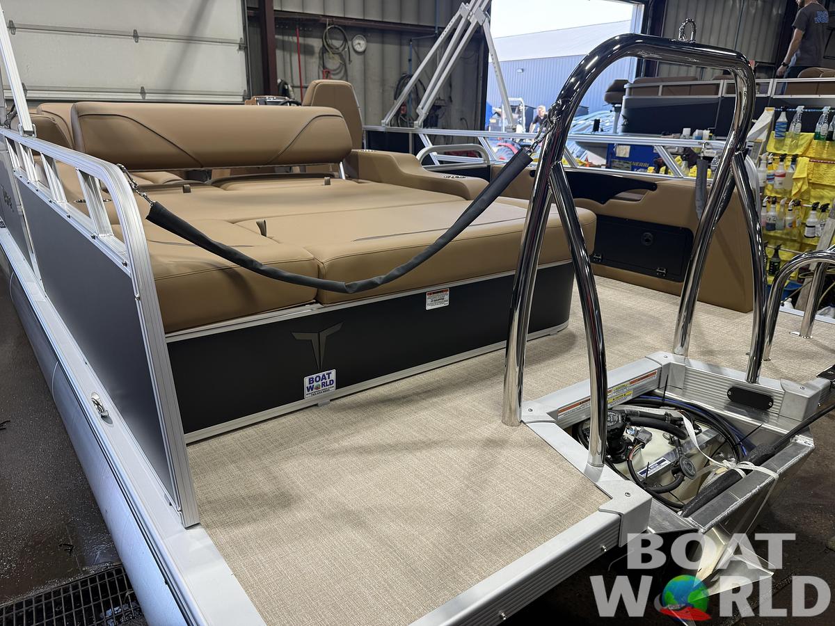 2027 Tahoe Sport VRB SE 2385 Swingback & 4-Stroke $35995