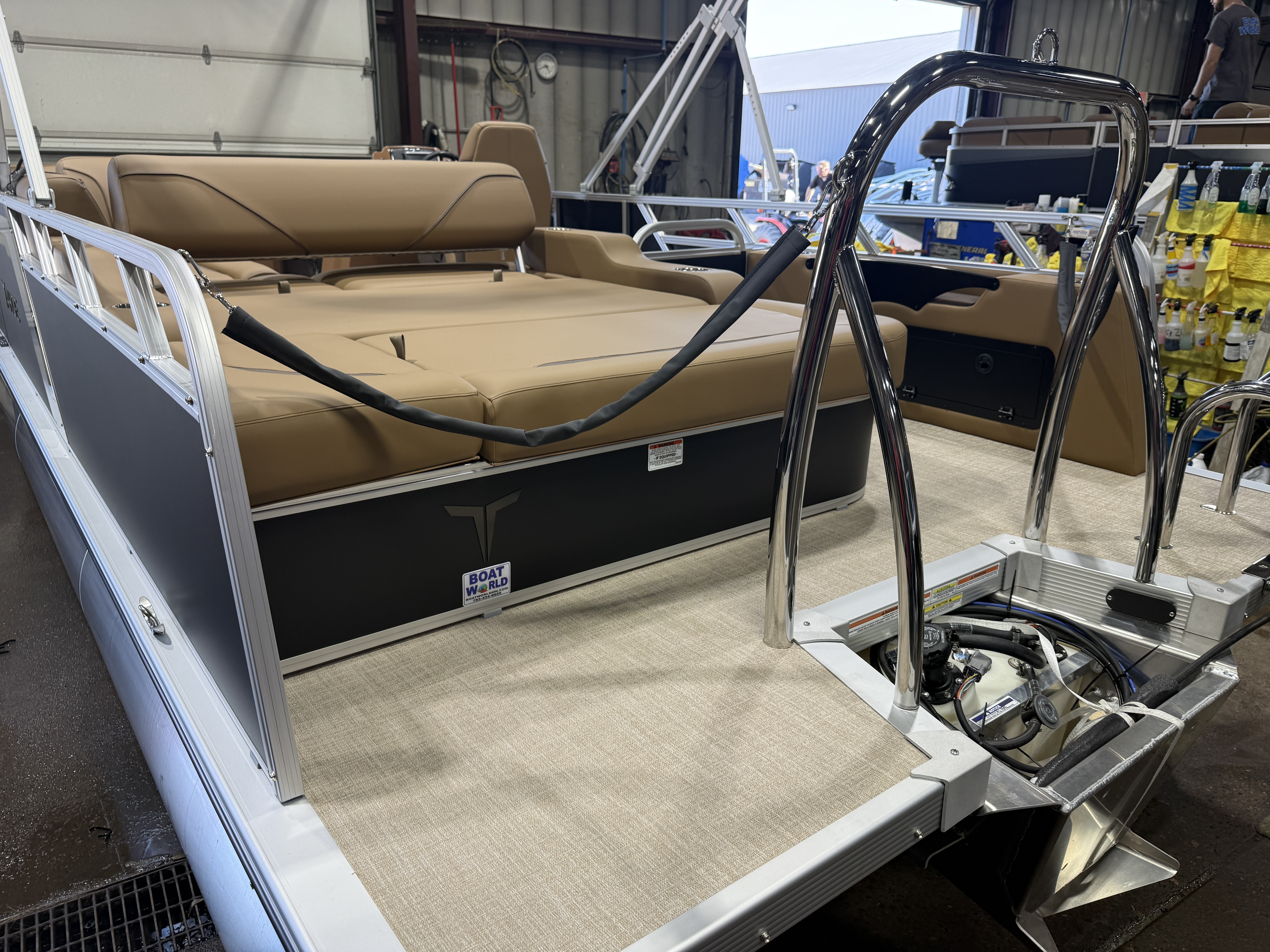 2027 Tahoe Sport VRB SE 2385 Swingback & 4-Stroke $35995