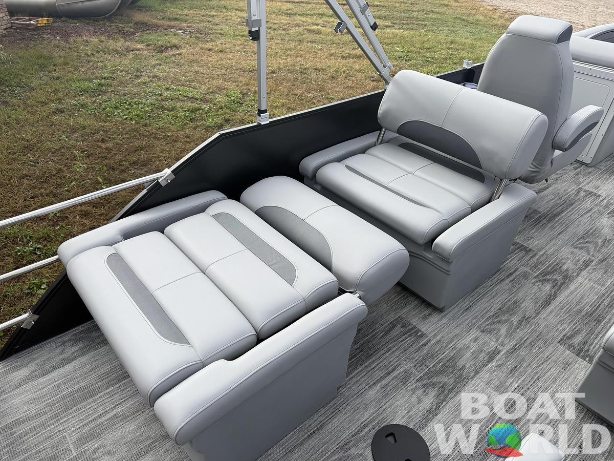 2026 Bentley Pontoons Legacy 223 QSB Swingback Tritoon 