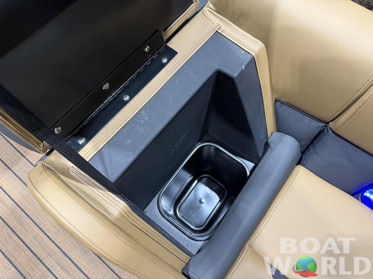 2026 Bentley Pontoons Legacy 220 Swingback 