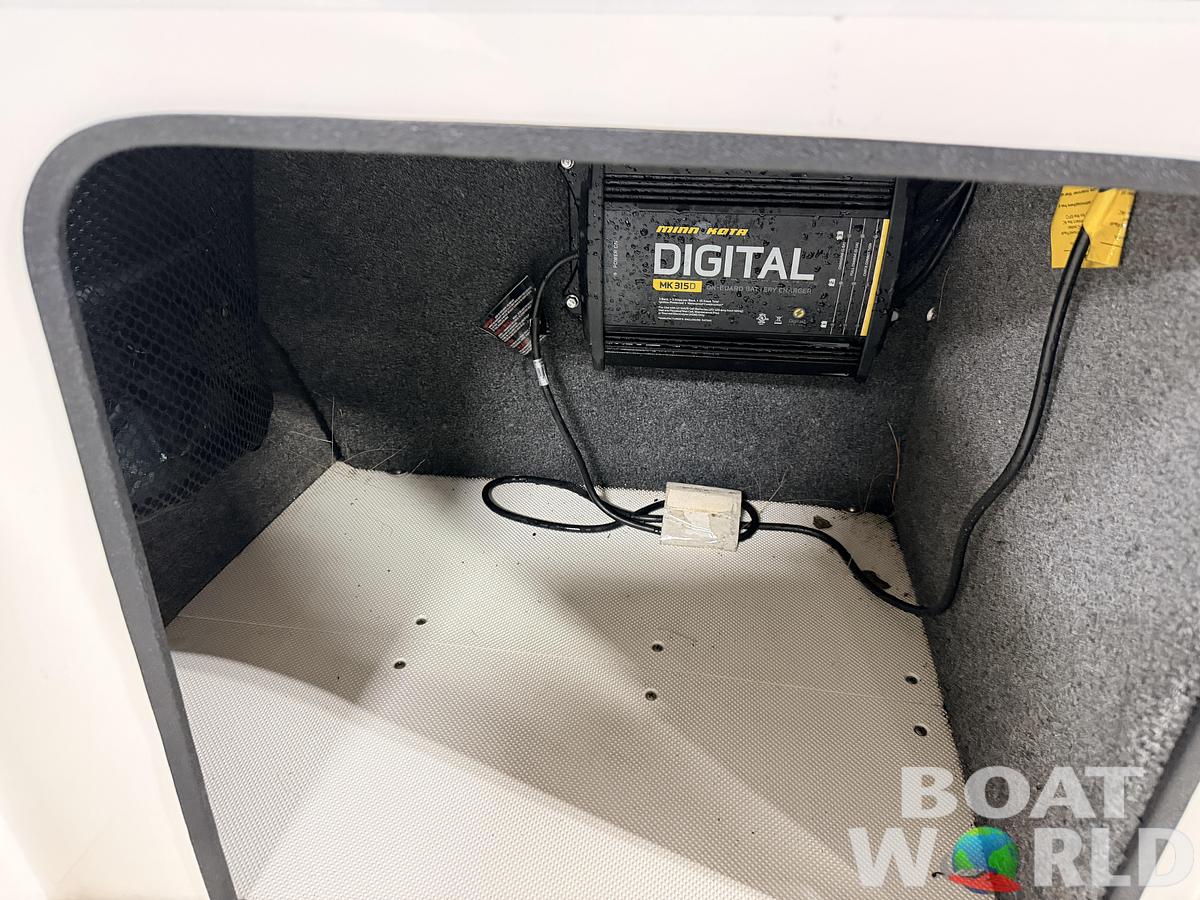 Used 2016 Larson FX 1850 DC Fiberglass Fishing Boat