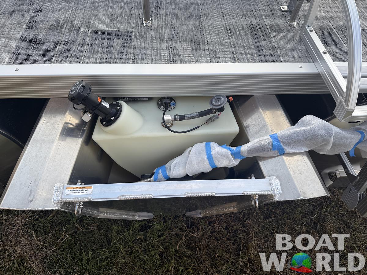 2026 Montego Bay 8522 Swingback Deluxe Pontoon