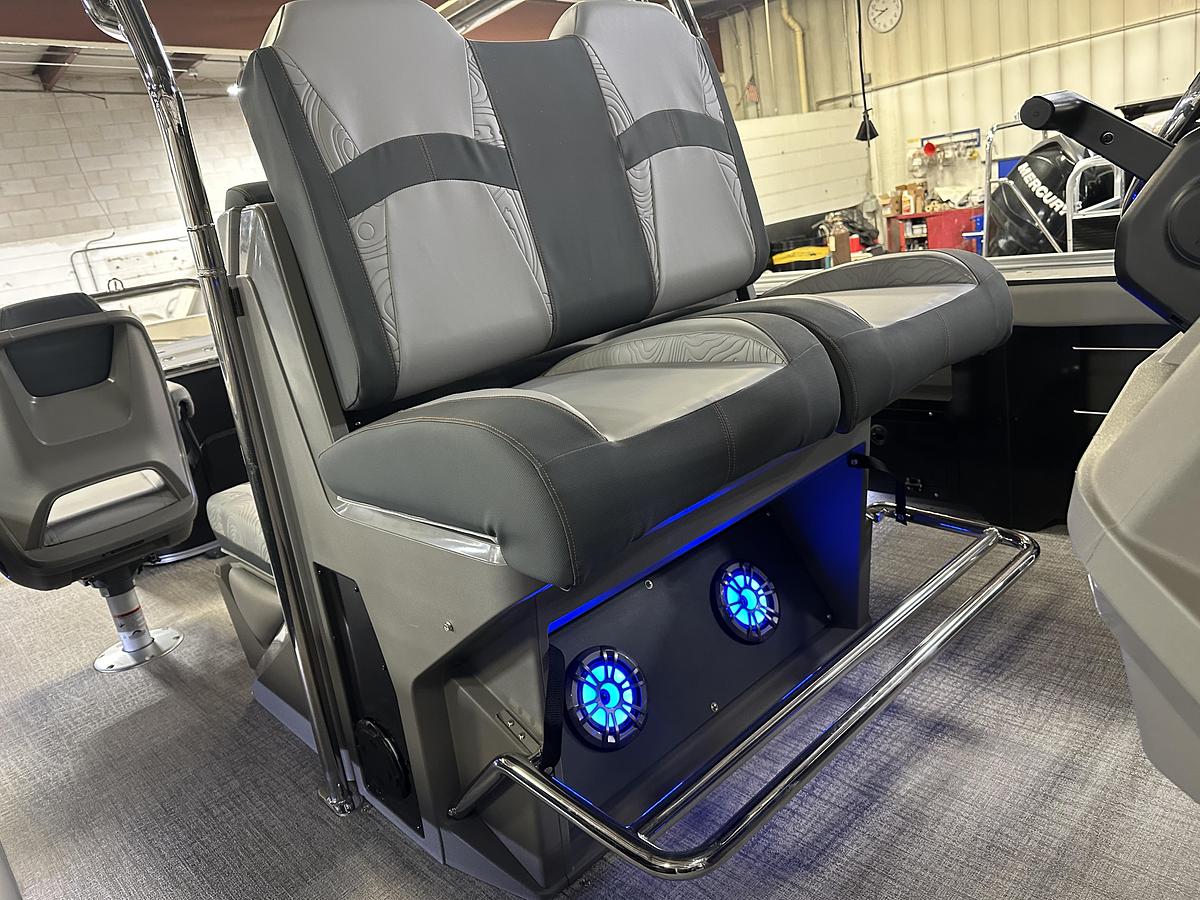 2025 Tahoe Pontoons GEOfish CRF 2585 Tritoon & 225HP Outboard