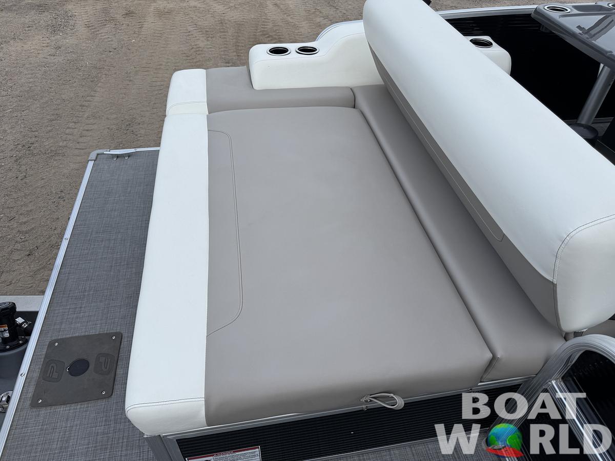 Used 2024 Princecraft Vectra 21 RL Dinette Swingback Pontoon