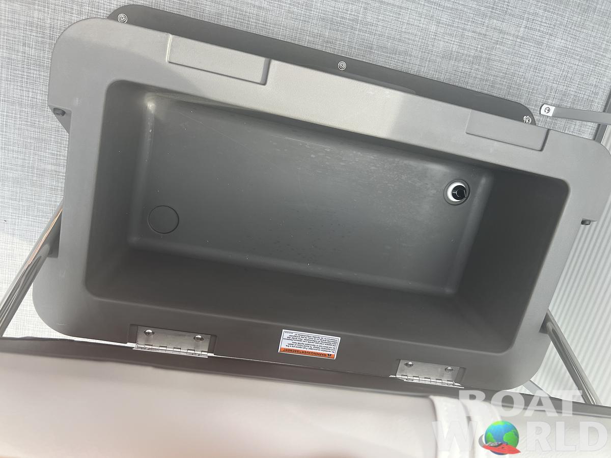 2026 Princecraft Vectra 23 RL Dinette Swingback Pontoon 