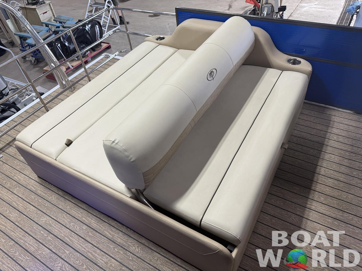 2023 Montego Bay NEW* 8524 Swingback Pontoon & 100HP 4-Stroke EFI