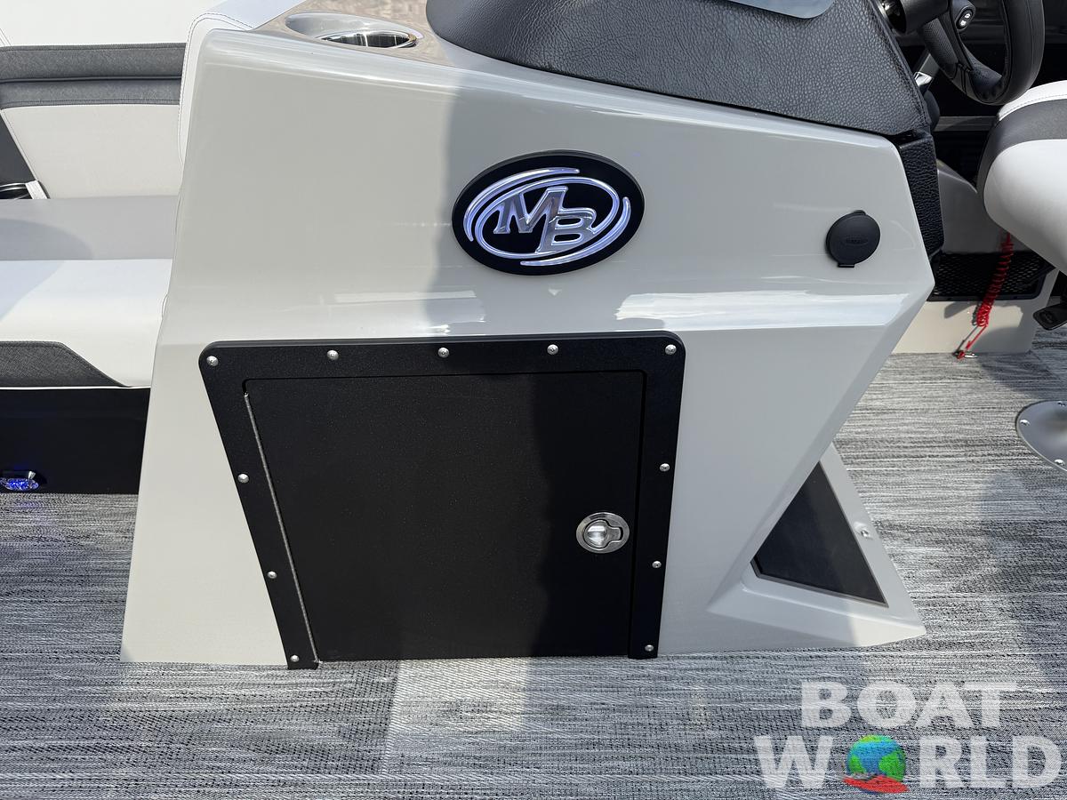 2026 Montego Bay 8522 Swingback Deluxe Pontoon 