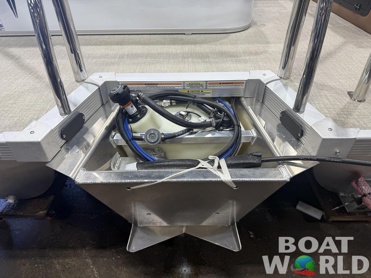 2026 Tahoe Sport VRB 2385 Swingback & 4-Stroke $34995