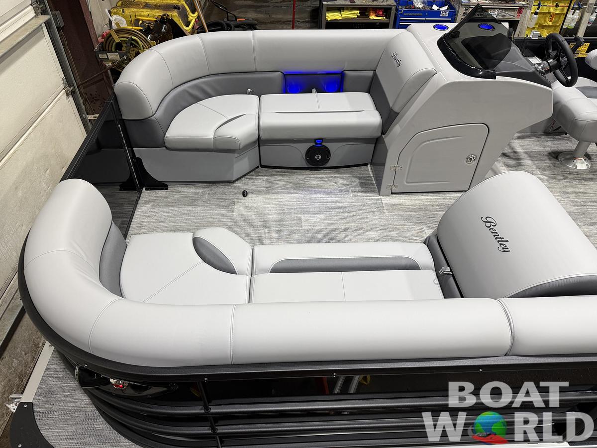 2026 Bentley Pontoons Legacy 220 Swingback