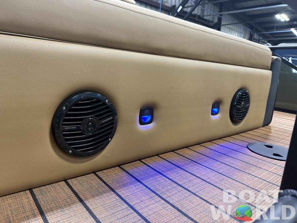 2026 Bentley Pontoons Elite 223 Swingback Tritoon