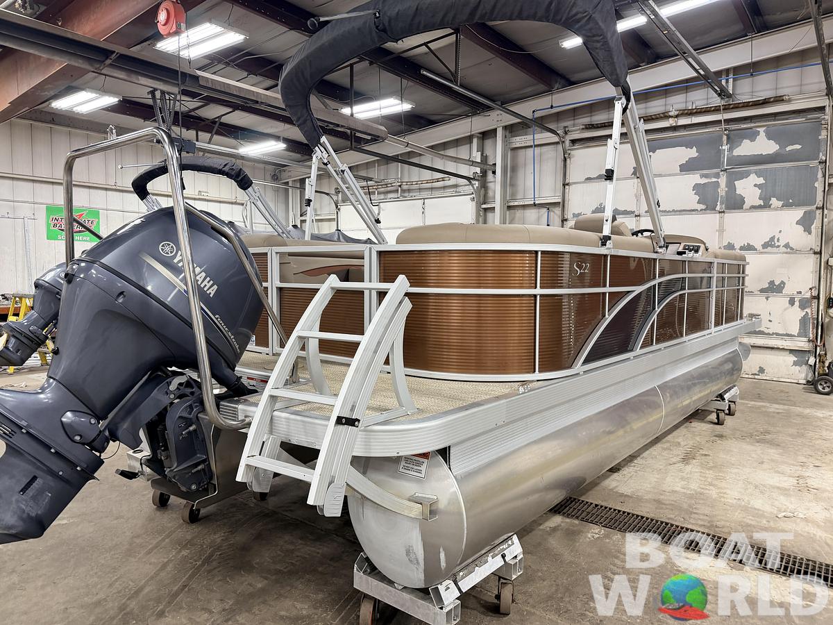 Used 2020 Bennington 22S Quad Lounge Pontoon