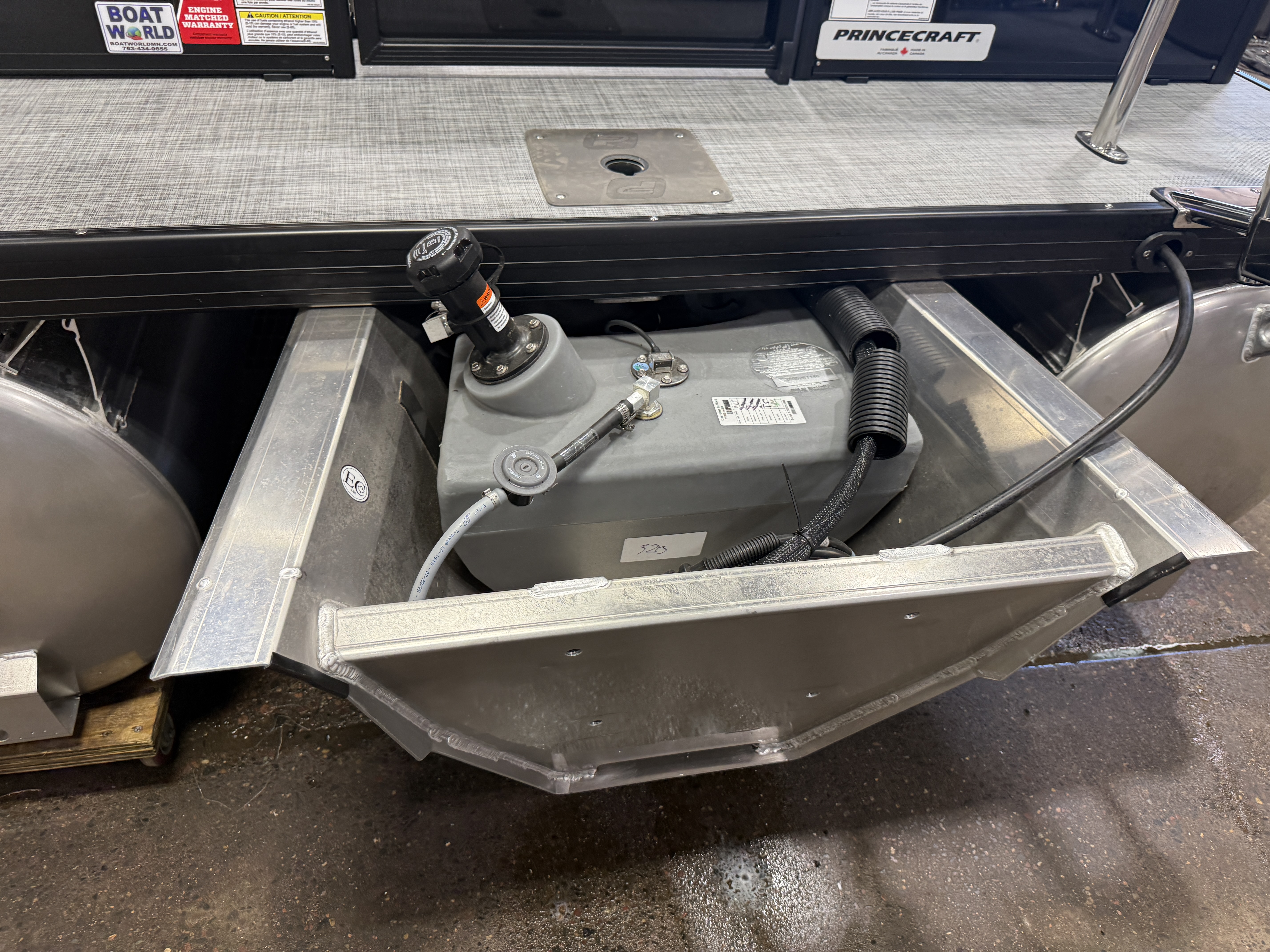 2027 Princecraft Vectra 21 Quad Lounge Pontoon $36995