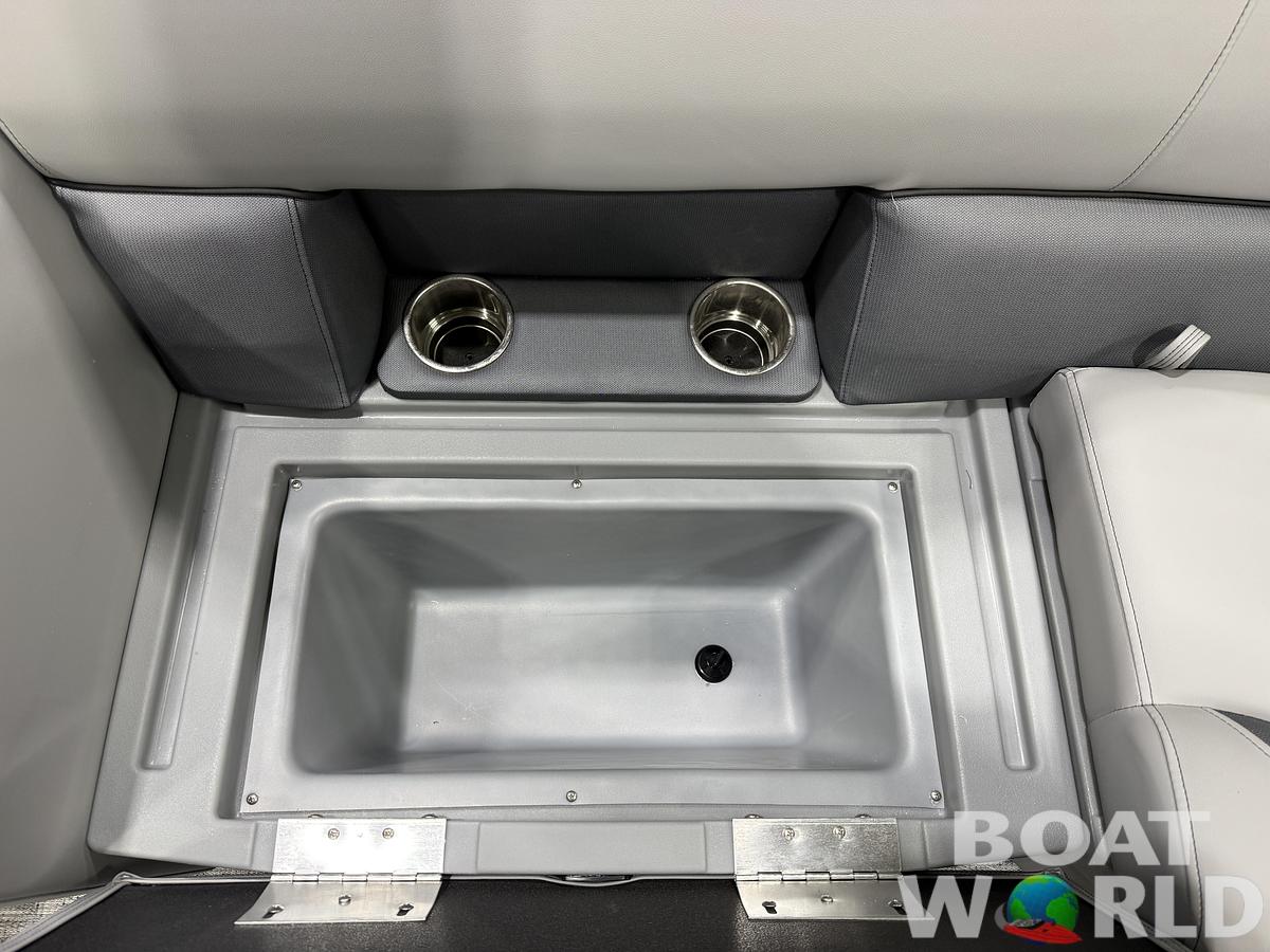 2026 Bentley Pontoons Legacy 220 Navigator Quad Lounge