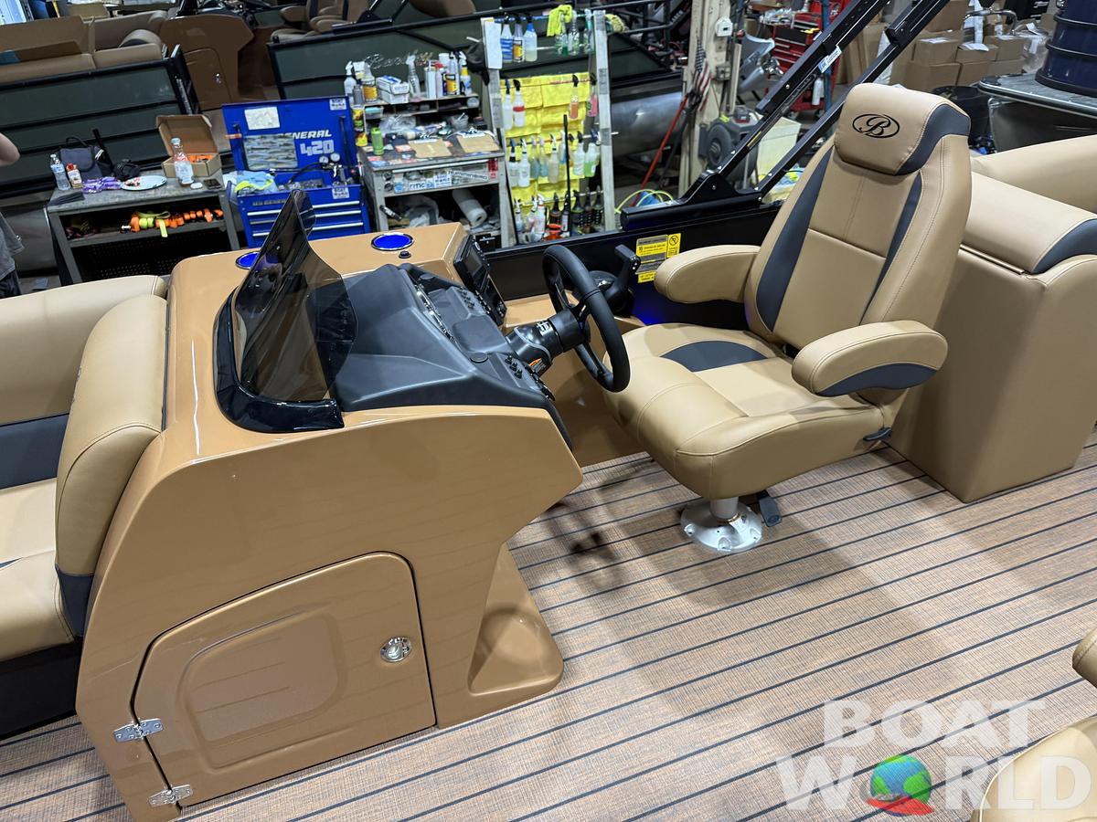 2026 Bentley 300HP Legacy 243 Navigator Tritoon $68995