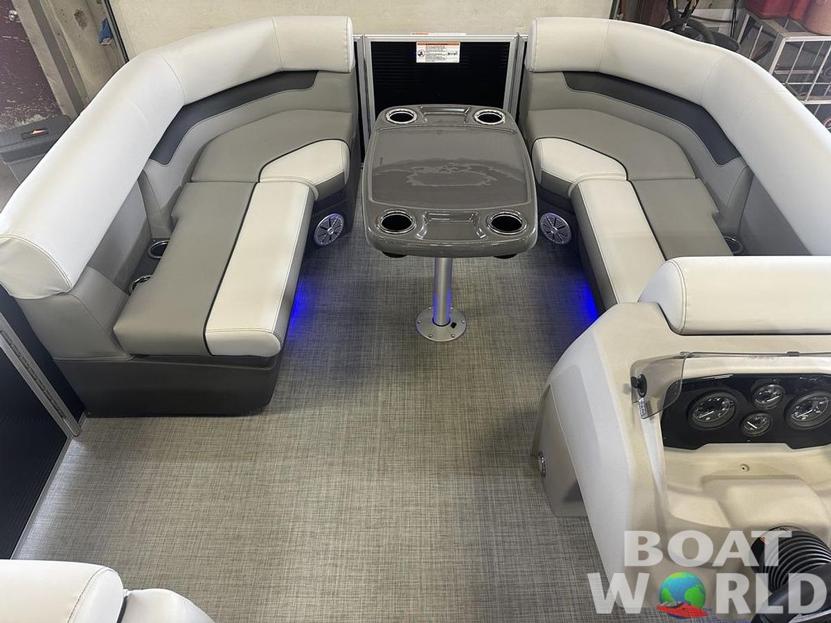 2025 Princecraft Vectra 21 RL Lounge Swingback & Mercury 4-Stroke EFI