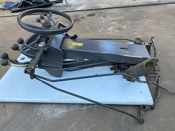 Usado Pedestal painel controle hidráulico motoniveladora Volvo G940