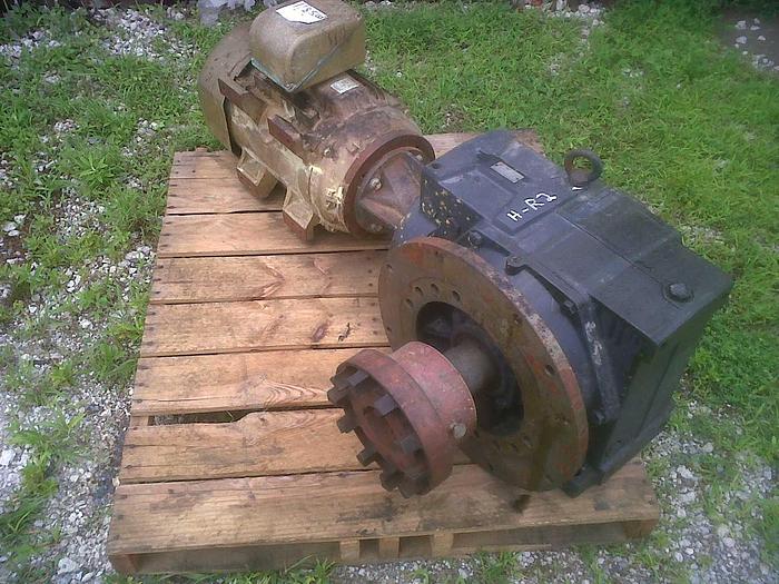 Used 350 GALLON HEAVY DUTY STAINLESS STEEL REACTOR WITH HELICAL AGITATOR