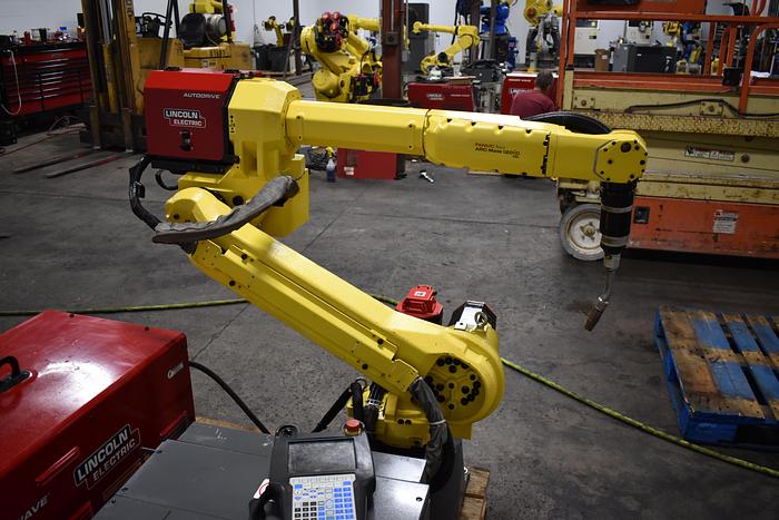 Used FANUC Arcmate 120ic/12L Industrial Welding Robot with R30ib Controller and Lincoln Powerwave 455 STT