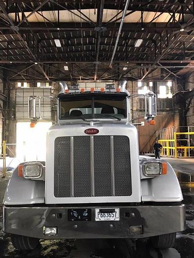 Used PETERBILT TRUCK, YEAR 2008 (USED)