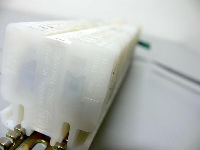 Used Lot of 31 Allen Bradley BUL 1492 Style H Terminal Blocks Mounted on Rail