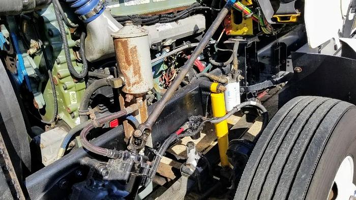 Used 2000 Freightliner FLD120